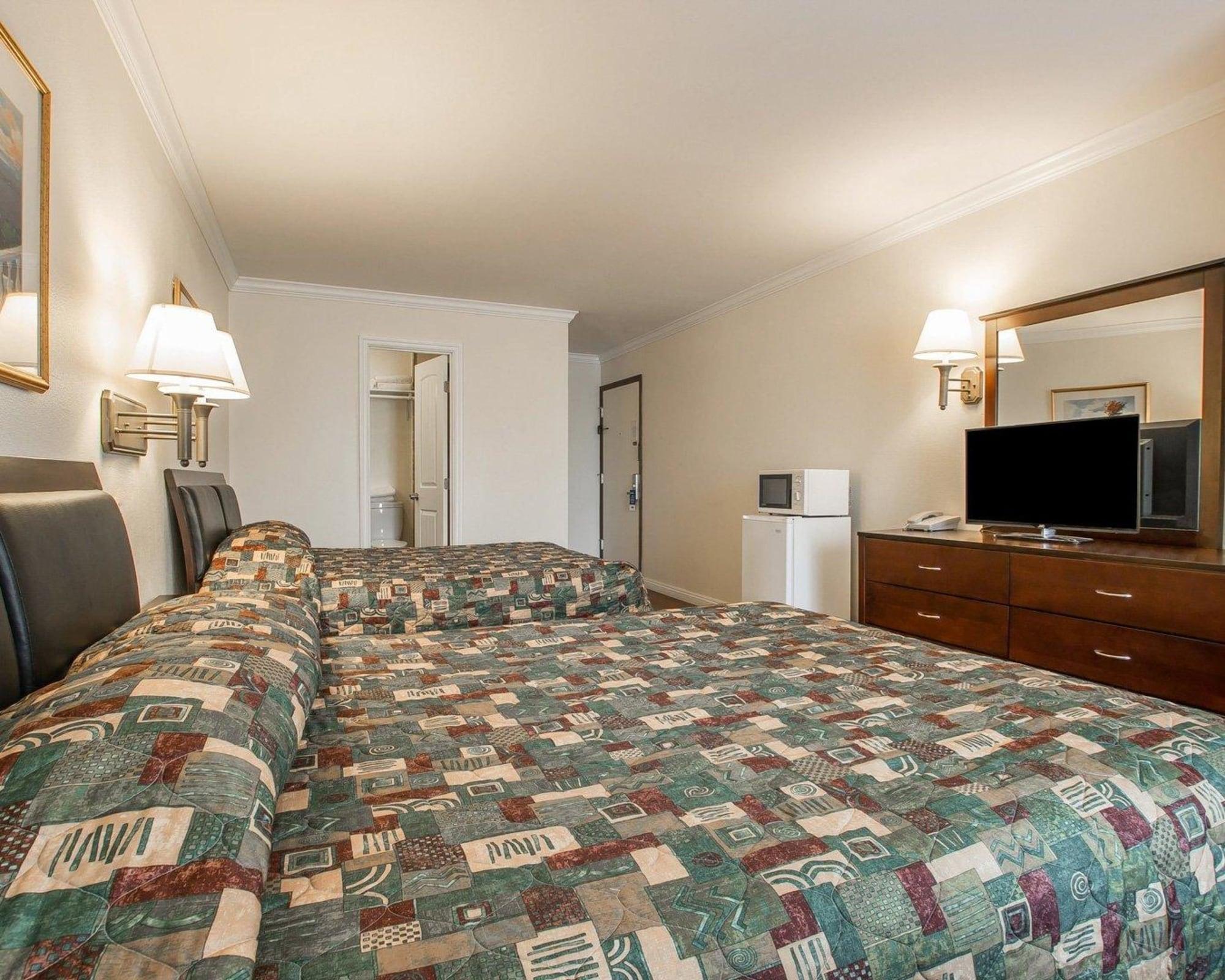 Rodeway Inn Riverside Bagian luar foto