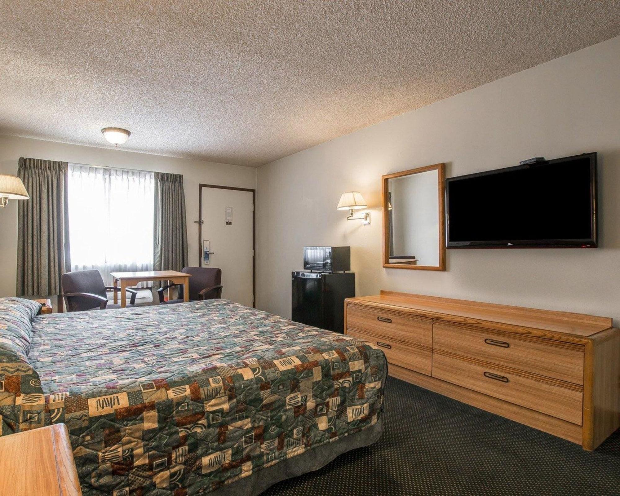 Rodeway Inn Riverside Bagian luar foto