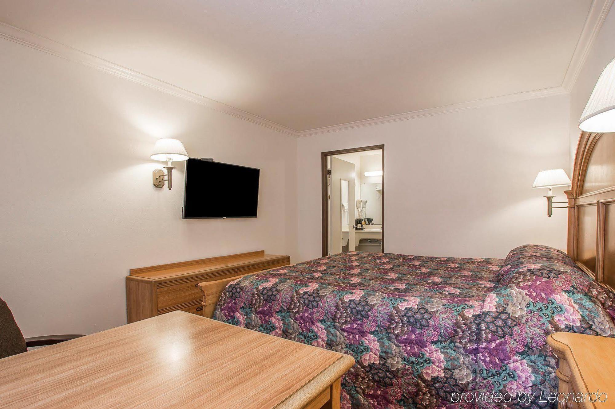 Rodeway Inn Riverside Bagian luar foto