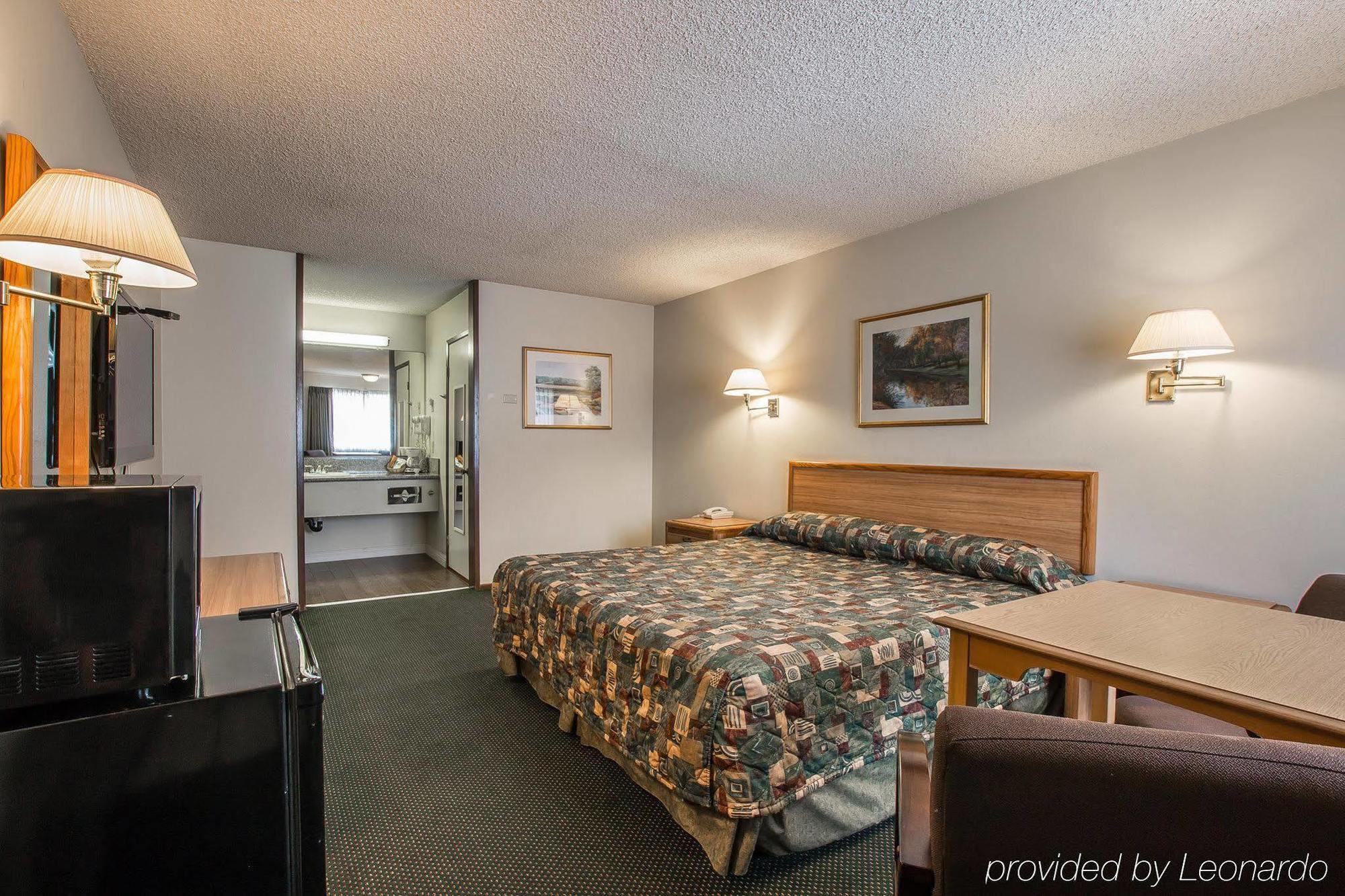 Rodeway Inn Riverside Bagian luar foto