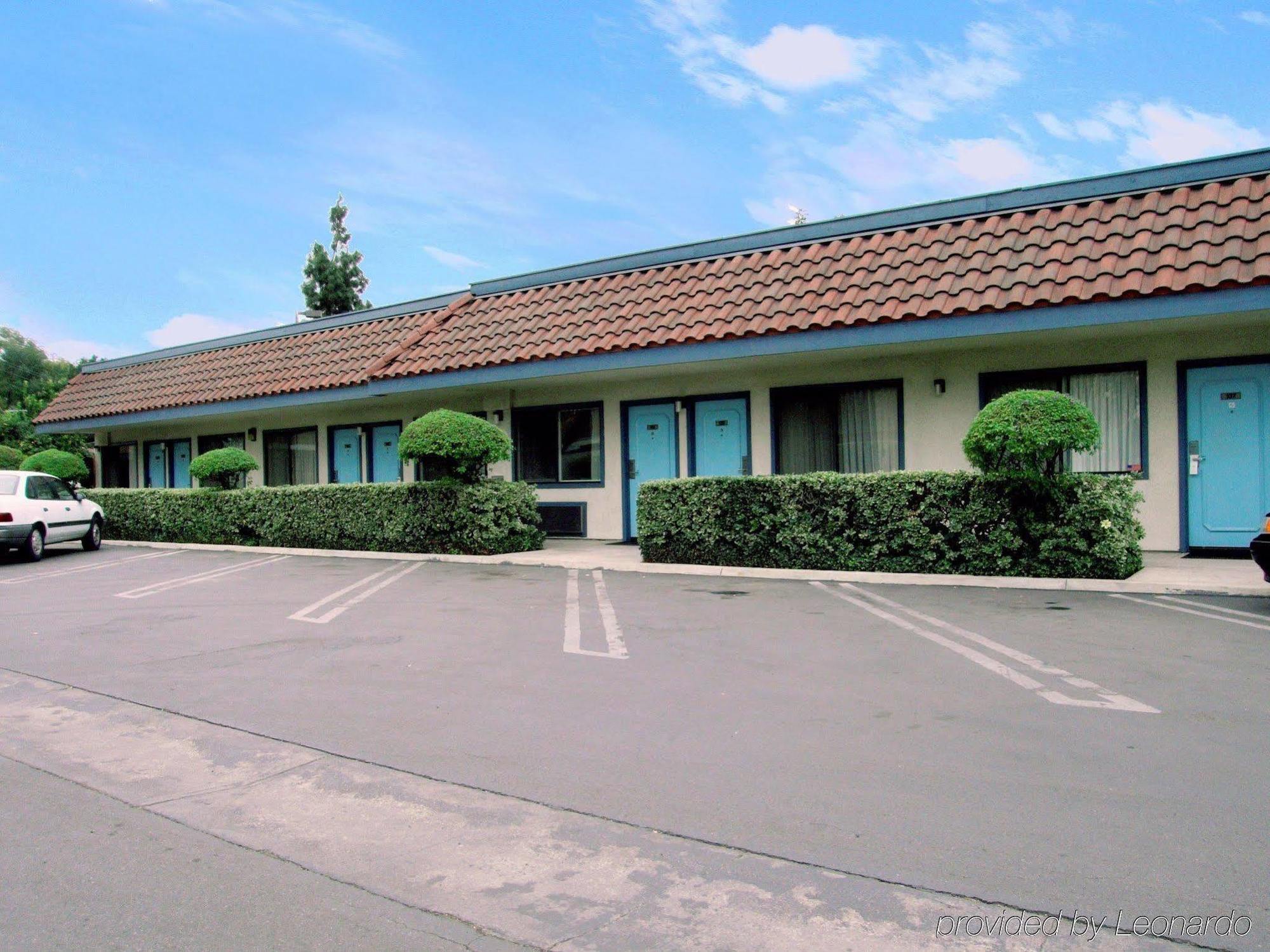 Rodeway Inn Riverside Bagian luar foto
